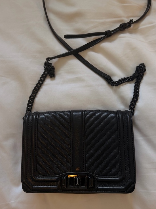 Rebecca Minkoff Handbags - Rebecca Minkoff Black Quilted Chevron Chain Crossbody